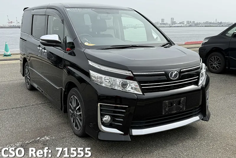 Toyota / Voxy 2015